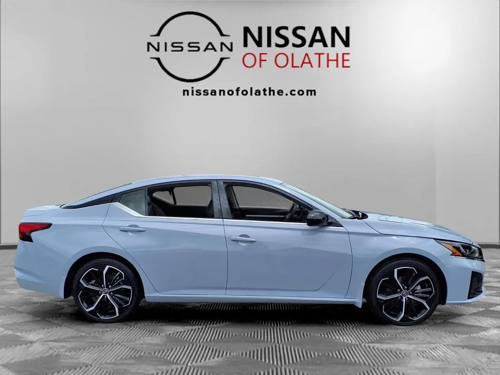 Used 2024 Gray Nissan 2.5 SR image 30