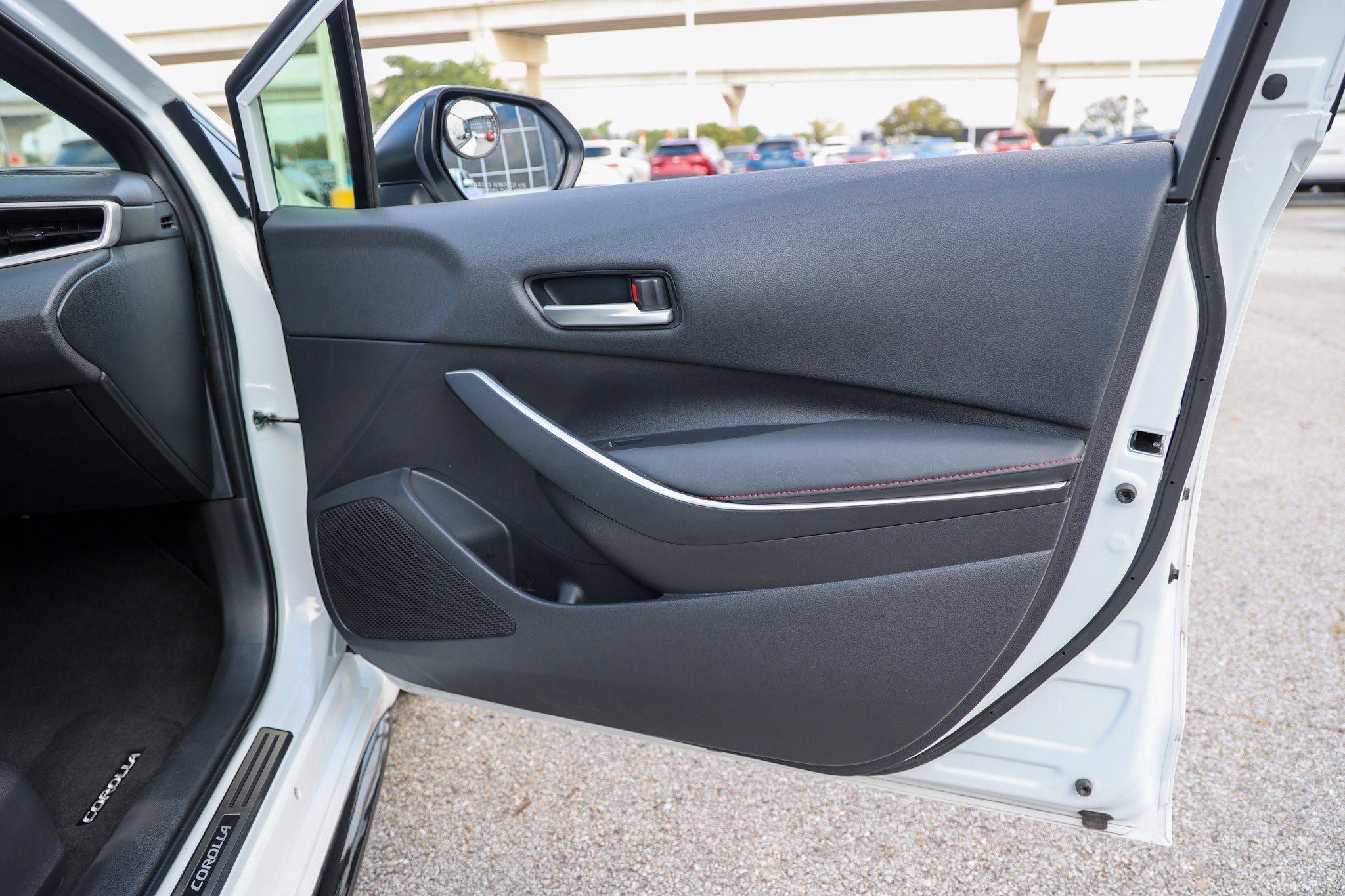 Used 2025 ICE CAP Toyota Hybrid SE image 34