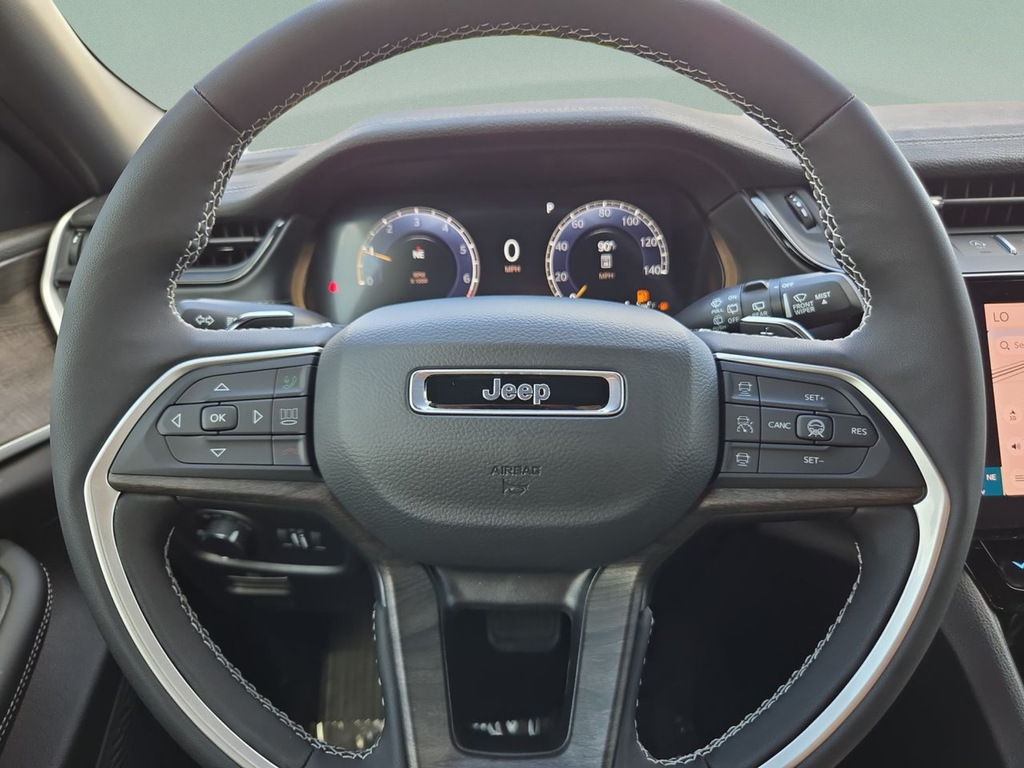 New 2026 Bright White Clear-Coat Exterior Paint Jeep Altitude image 29