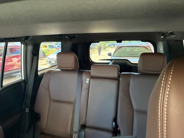 Certified Used 2025 WIND CHILL PEARL Toyota  image 7