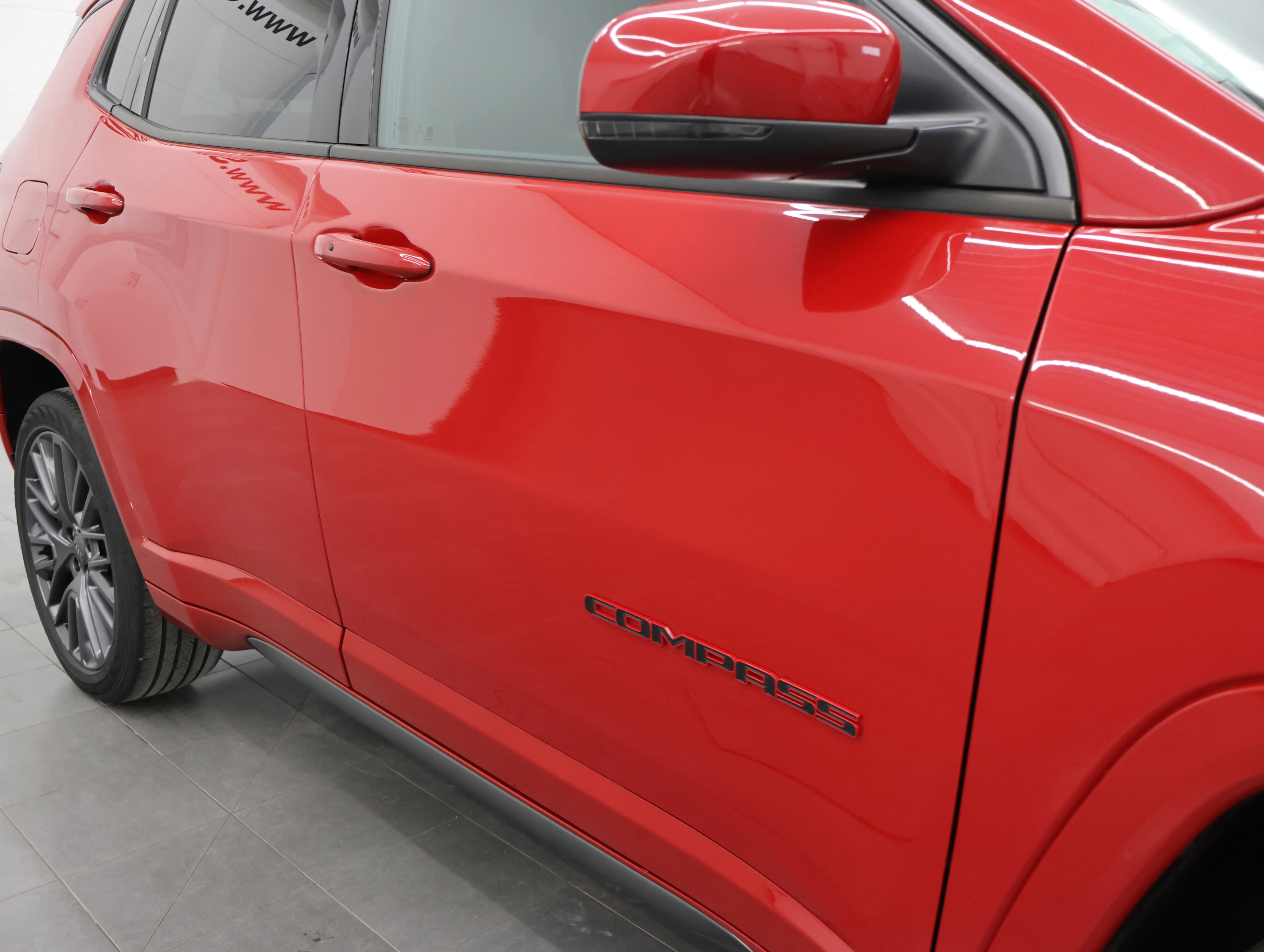 Used 2022 Redline Pearlcoat Jeep Limited image 24