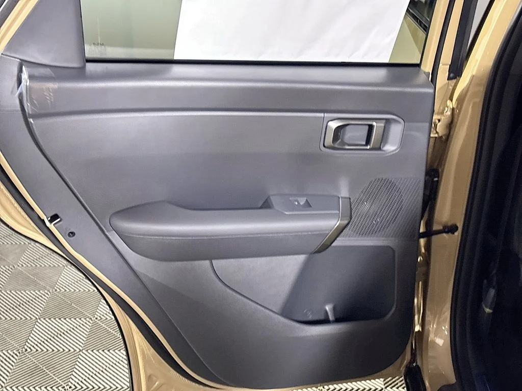 New 2027 Terrain Brown / Black Roof Kia X-Line image 18