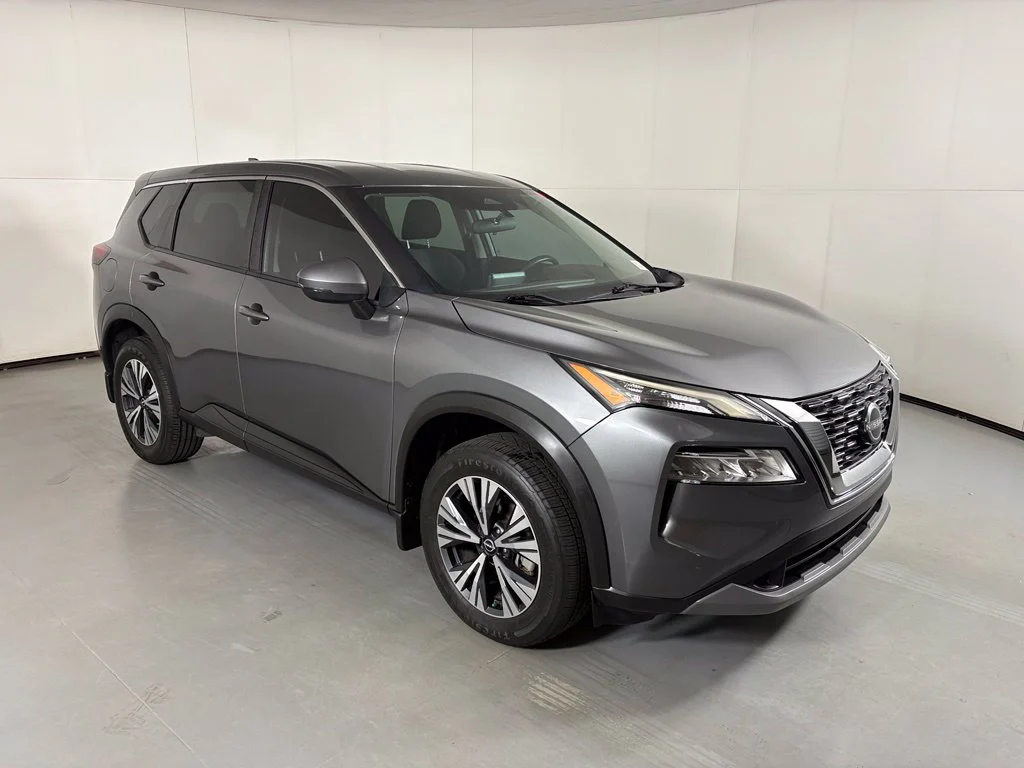Used 2022 Gray Nissan SV image 2