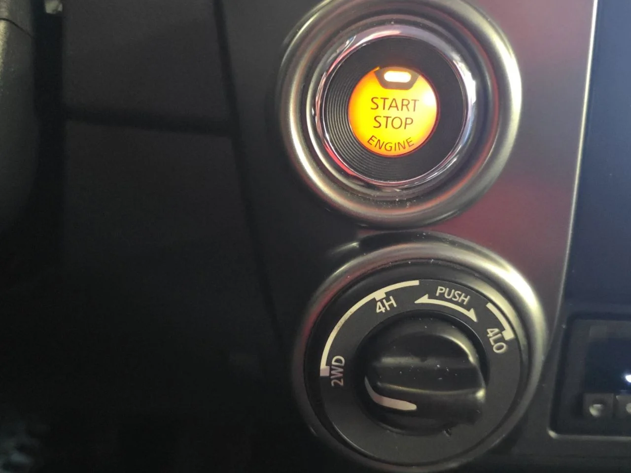 Used 2019 White Nissan Platinum Reserve image 35