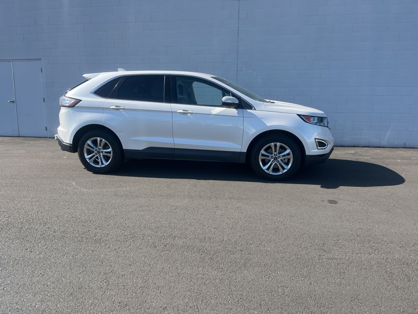 Used 2018 White Ford SEL image 1