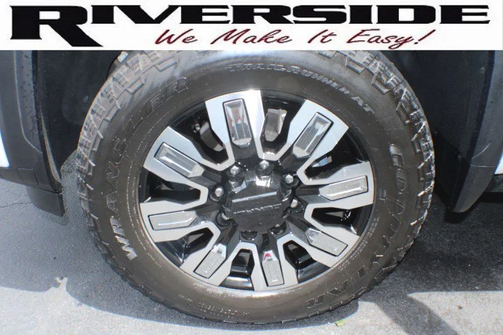 Certified Used 2025 White Frost Tricoat GMC Denali image 5