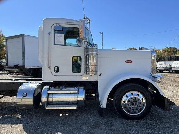 Used 2012 White Peterbilt with 4 Car Cage image 20