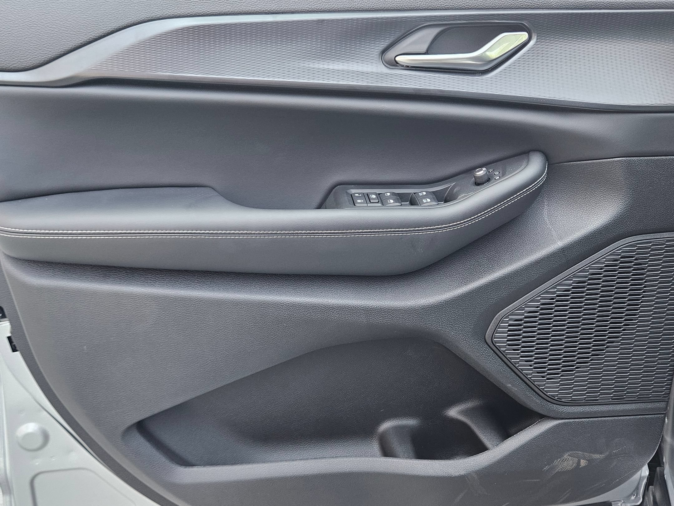 New 2026 Silver Zynith Jeep Laredo image 16