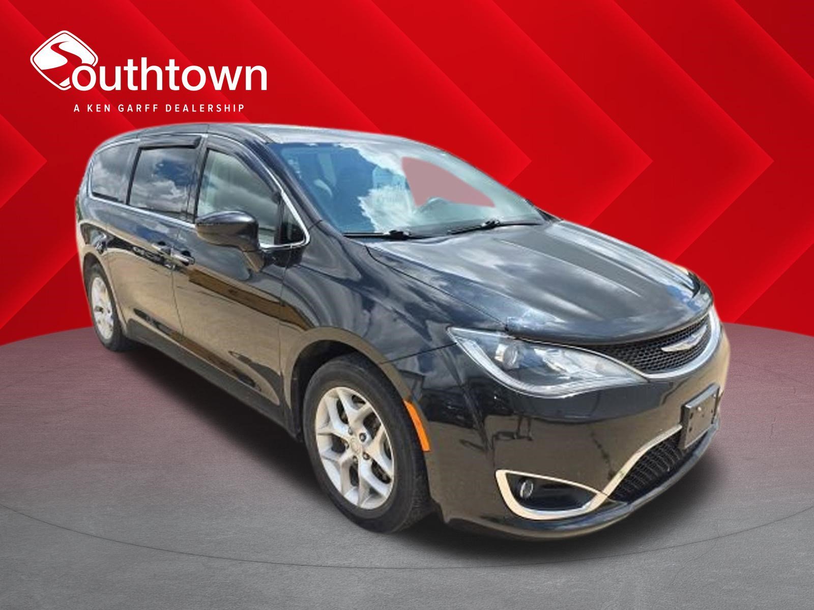 2019 Chrysler Pacifica Touring Plus's photo