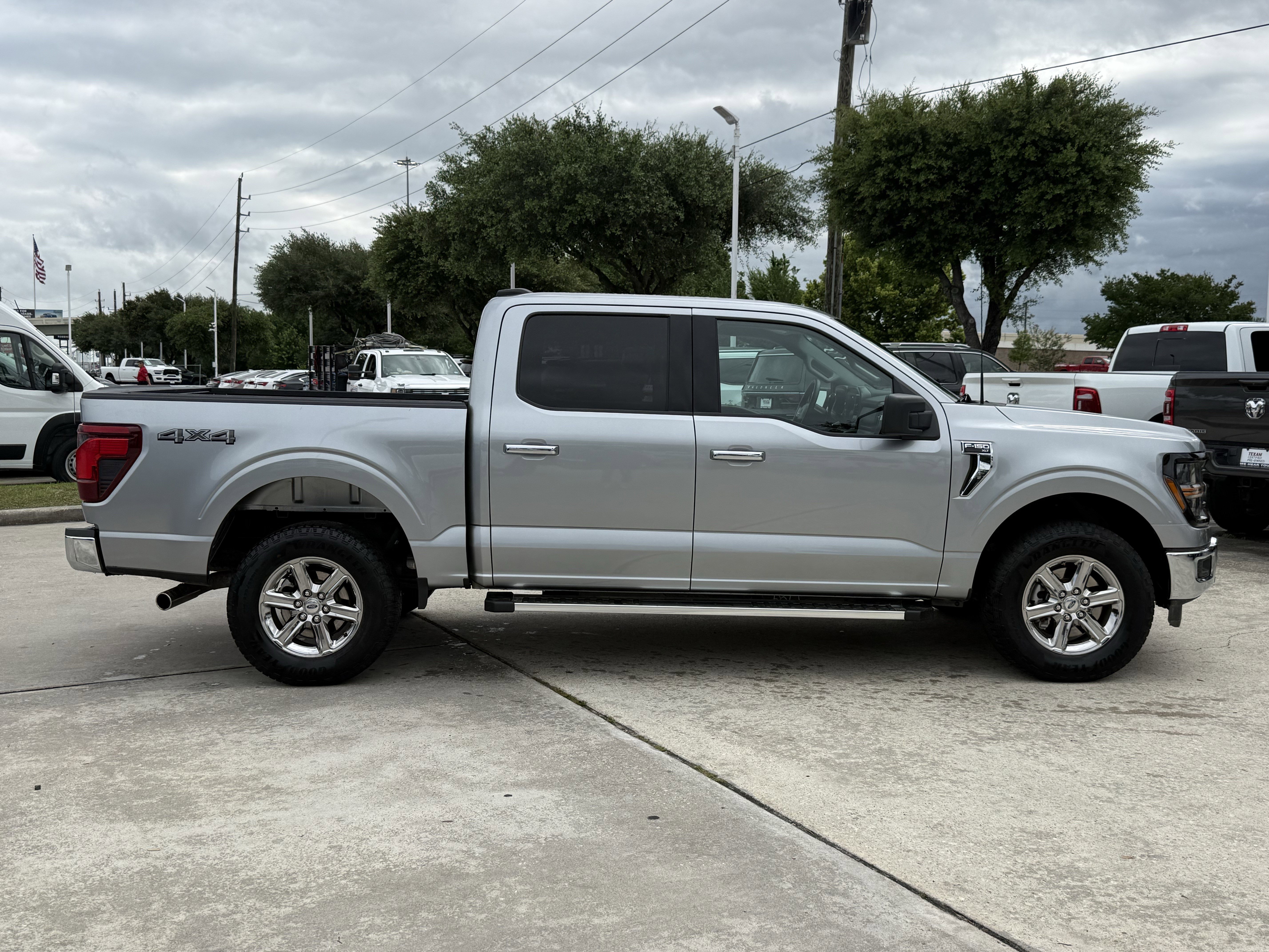 Used 2025 Silver Metallic Ford XLT image 3