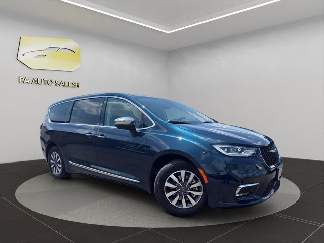 2023 Chrysler Pacifica Hybrid Limited Hybrid's photo