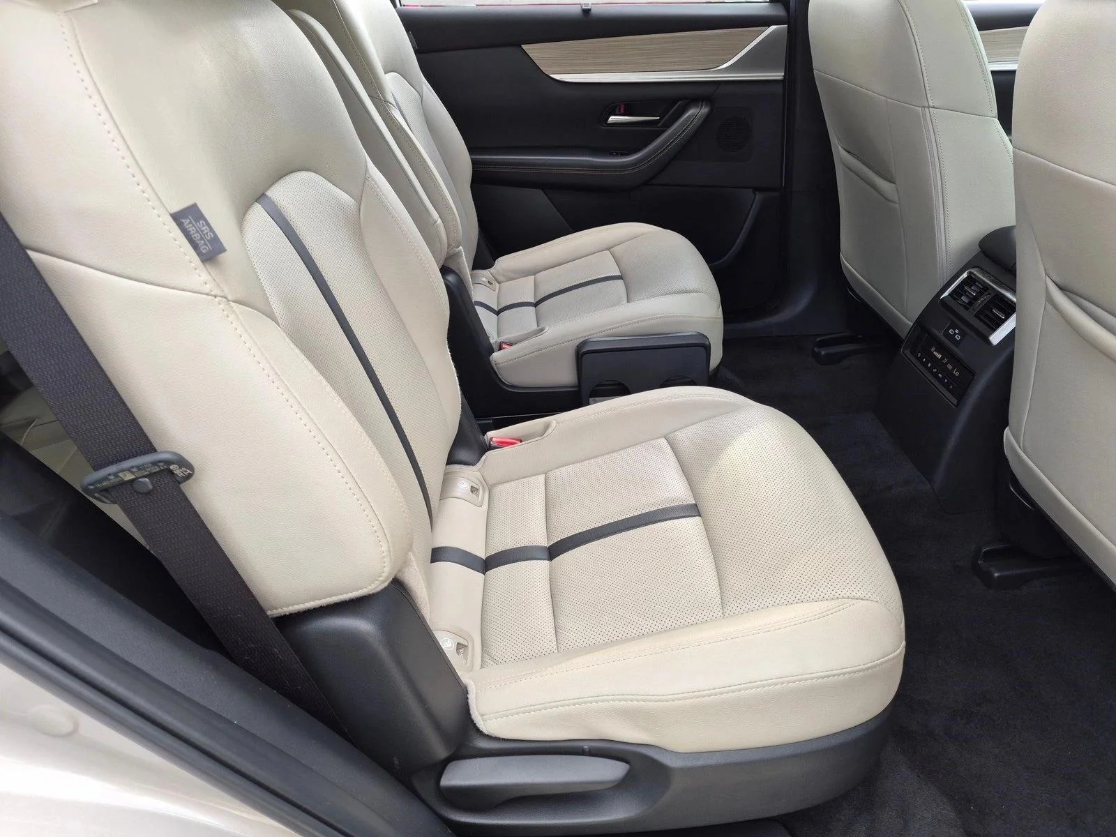 Used 2024 Platinum Quartz Mazda 3.3 Turbo Preferred Plus image 20