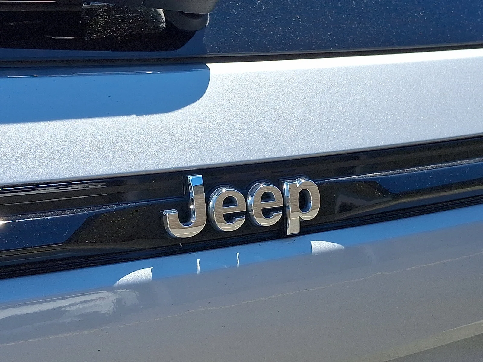 Certified Used 2023 Silver Zynith Jeep Laredo image 29