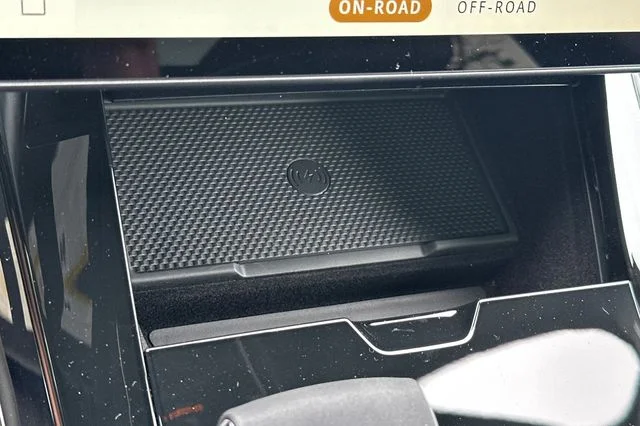 New 2026 Borasco Grey Land Rover Dynamic SE image 19