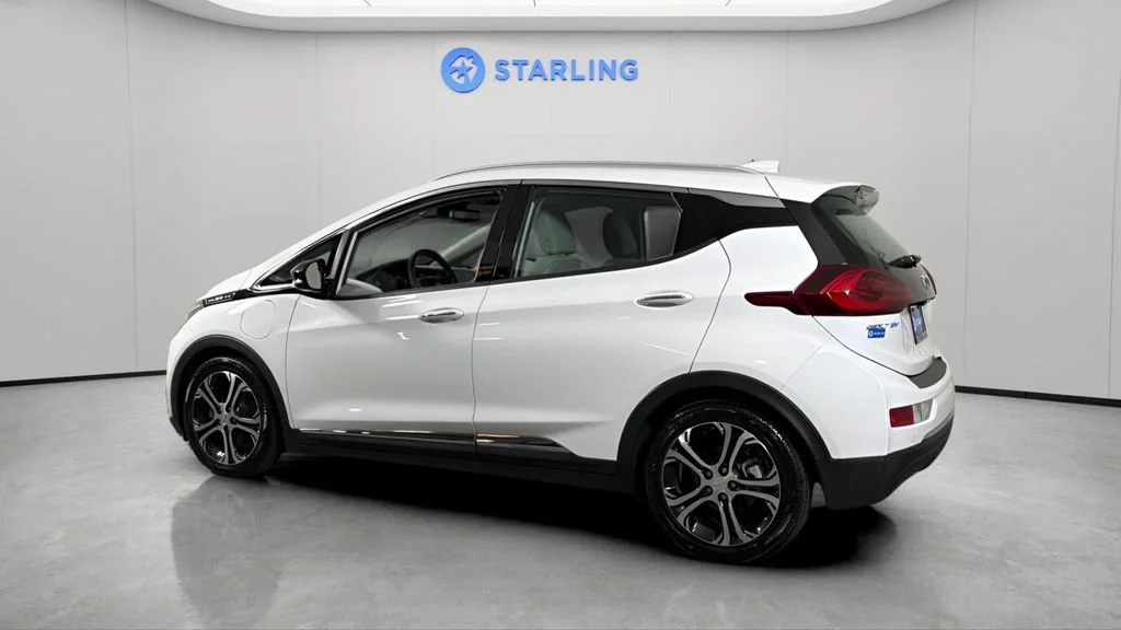 Certified Used 2018 (Includes (TUS) Black grille.) Chevrolet Premier image 4