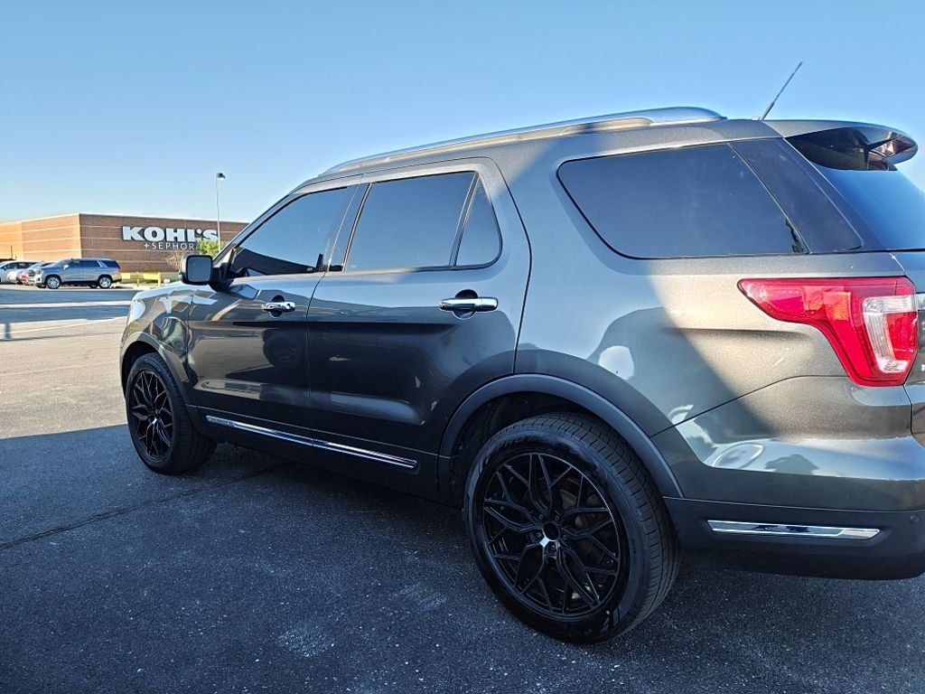 Used 2019 Gray Ford Limited image 4