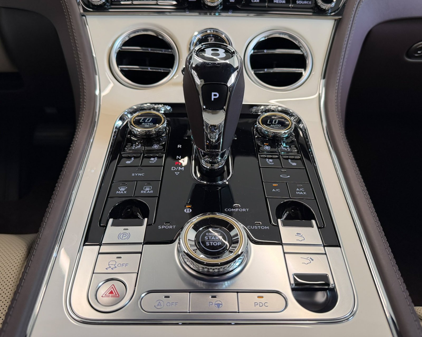 Used 2023 Brown Bentley V8 image 30