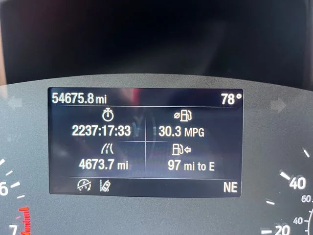 Used 2022 Red Ford SE image 11