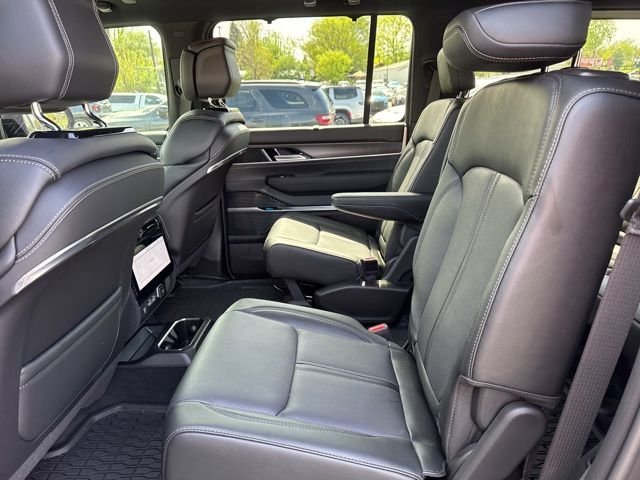 New 2026 Baltic-Gray Metallic Clear-Coat Exterior Paint Jeep Summit Obsidian image 14