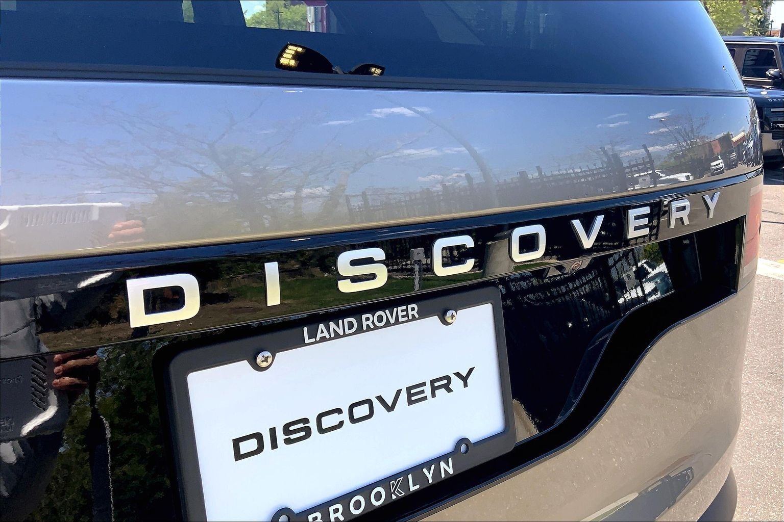 Certified Used 2025 Silicon Silver Premium Metallic Land Rover S image 9