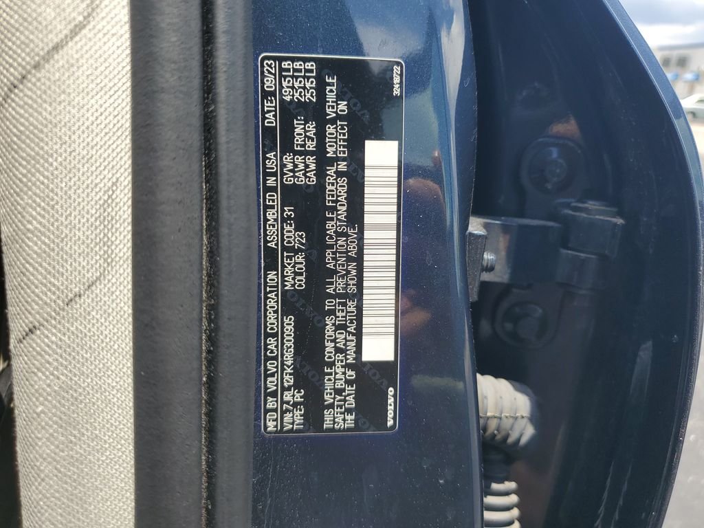 Used 2024  Volvo B5 Core Dark Theme image 48
