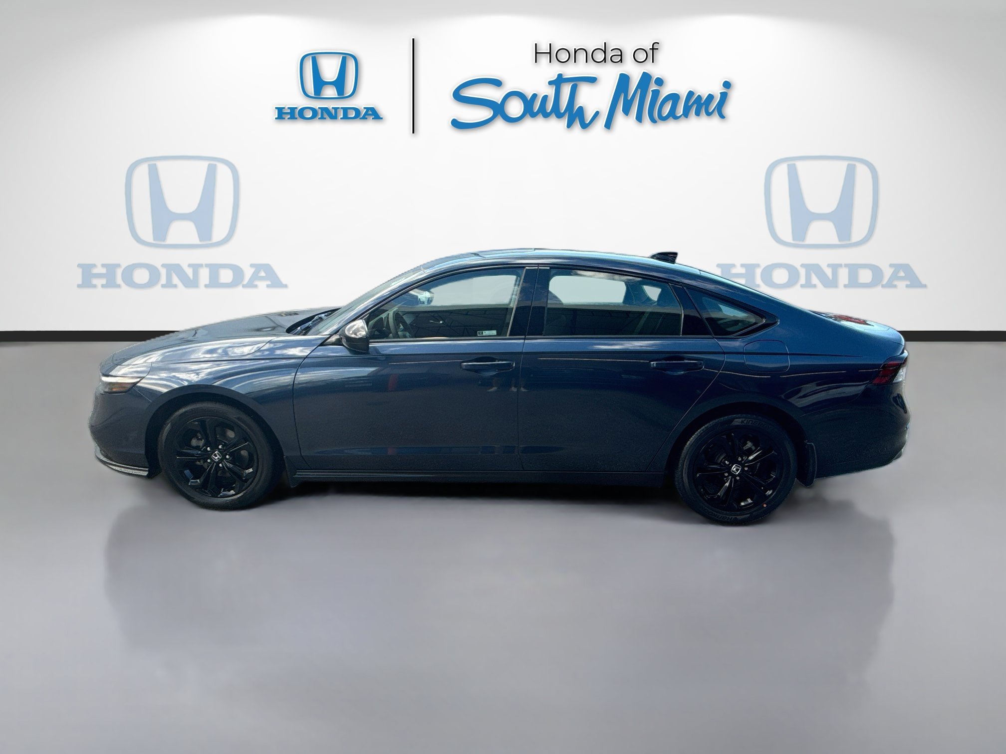 Certified Used 2025 Canyon River Blue Metallic Honda 1.5T SE image 4