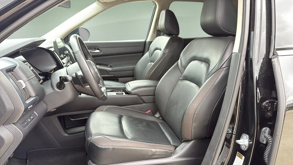 Certified Used 2023 Super Black Nissan SL image 20