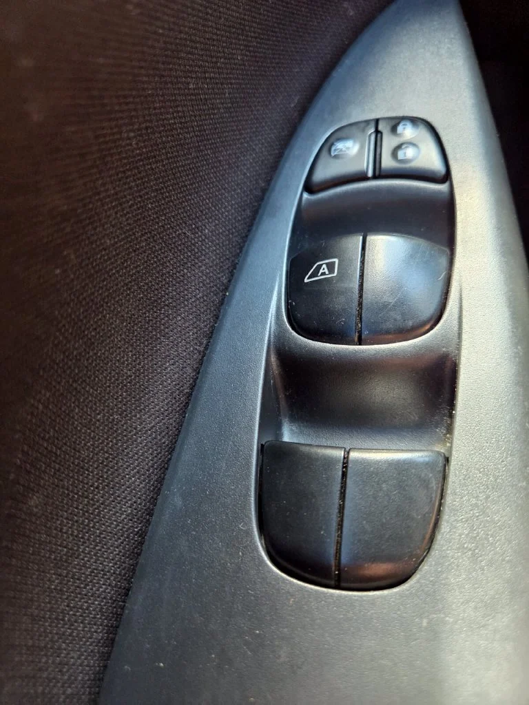 Used 2017 Silver Nissan S image 18