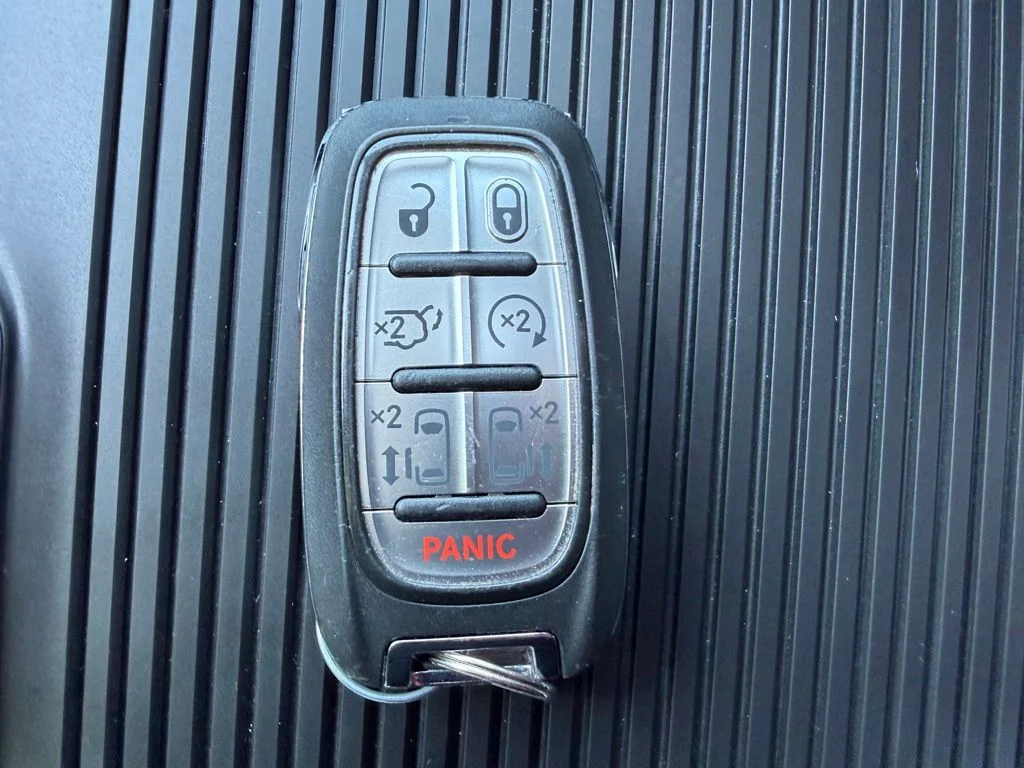 Used 2023 White Chrysler Limited image 31