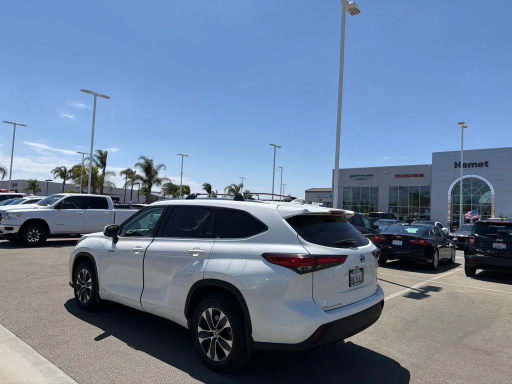 Used 2021 White Toyota XLE image 6