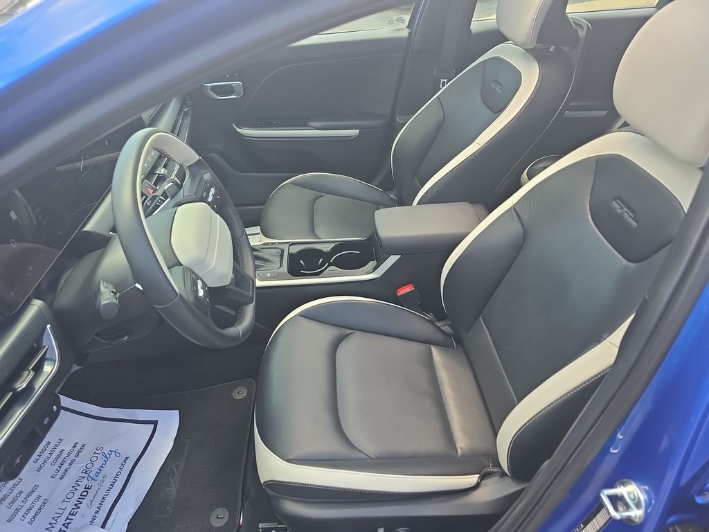 2025 Kia K4 GT-Line Turbo - Photo 9