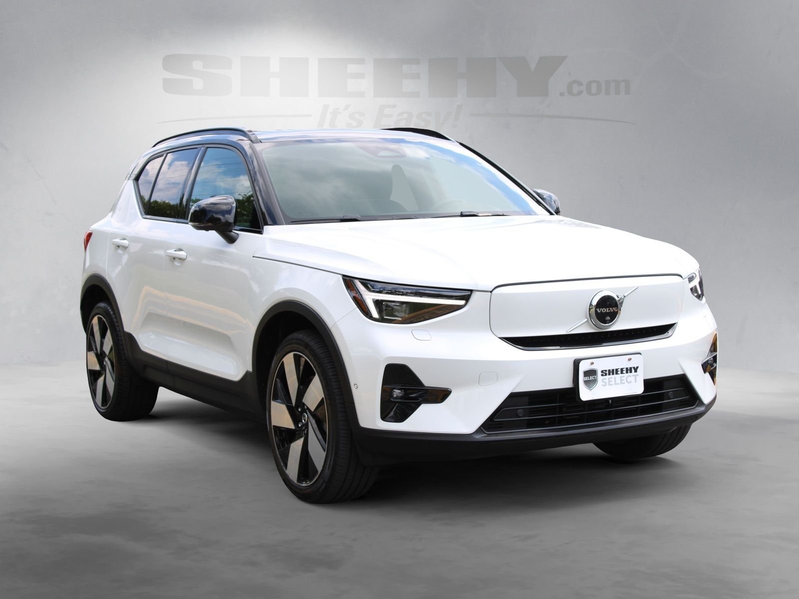 Used 2023 White Volvo Ultimate image 2