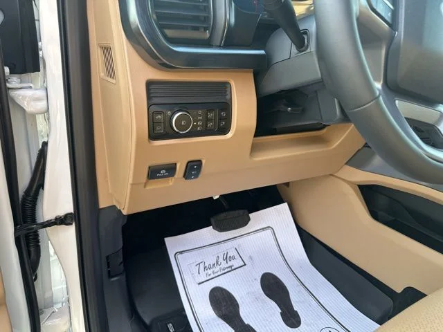 New 2026 Star White Metallic Tri-Coat Ford F-250® Lariat® image 32
