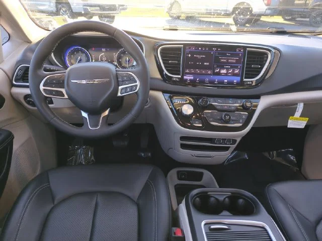 Used 2024 Black Chrysler Touring L image 28