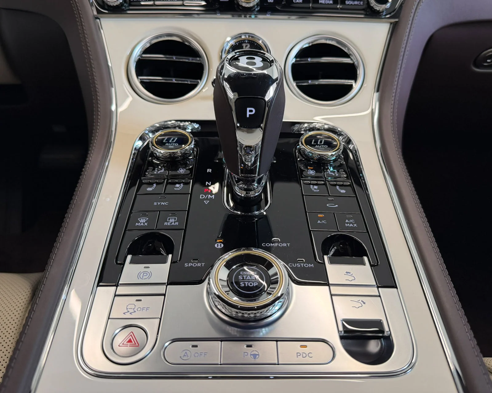 Used 2023 Brown Bentley V8 image 30