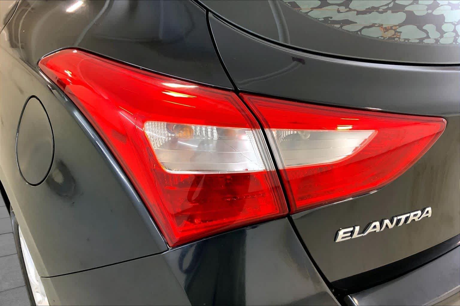 Used 2014 Black Noir Pearl Hyundai  image 28