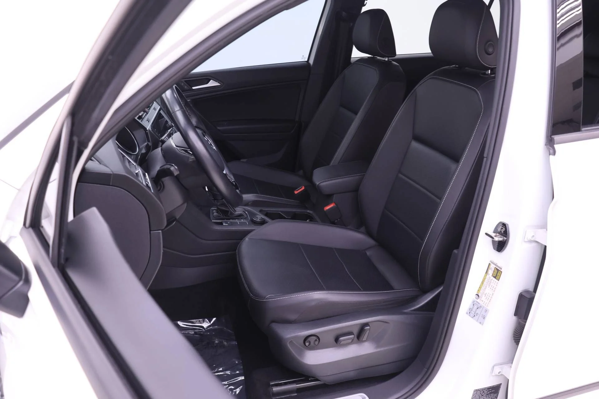 Used 2021 Pure White Volkswagen 2.0T SE R-Line Black image 4