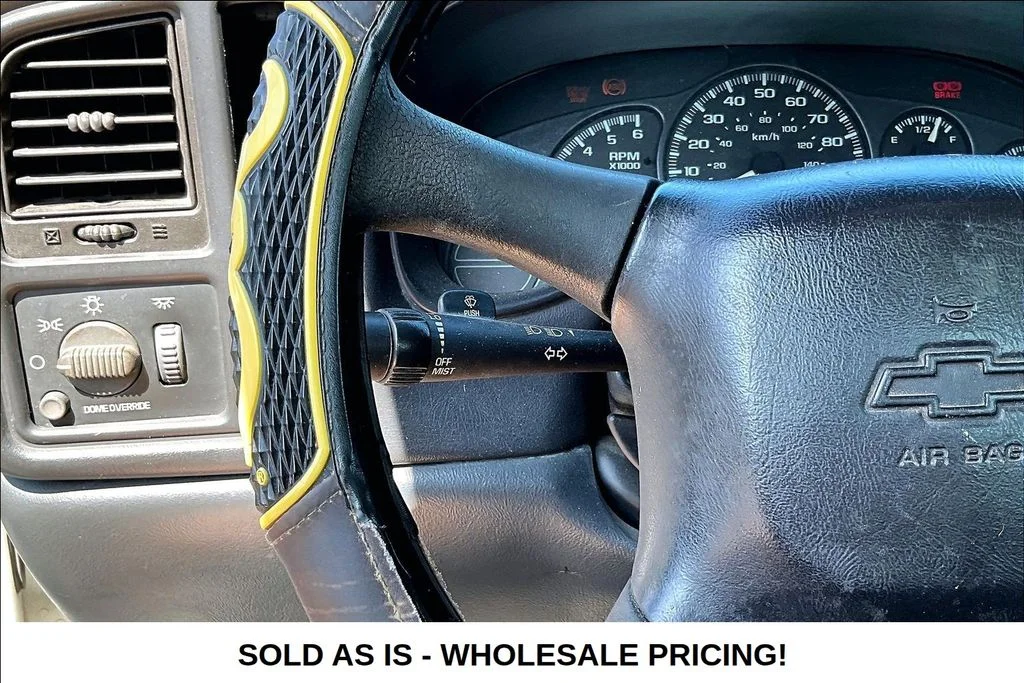 Used 2002 White Chevrolet Base image 11