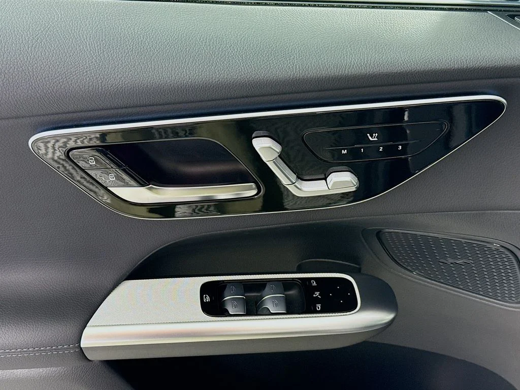 New 2026 Black Mercedes-Benz GLC 300 image 17