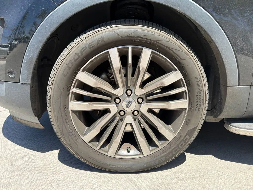 Used 2016 Black Ford Platinum image 5