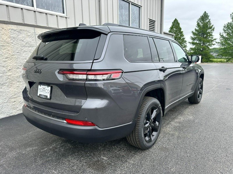 New 2026 Baltic Gray Metallic Clear-Coat Exterior Paint Jeep Limited 4x4 image 3