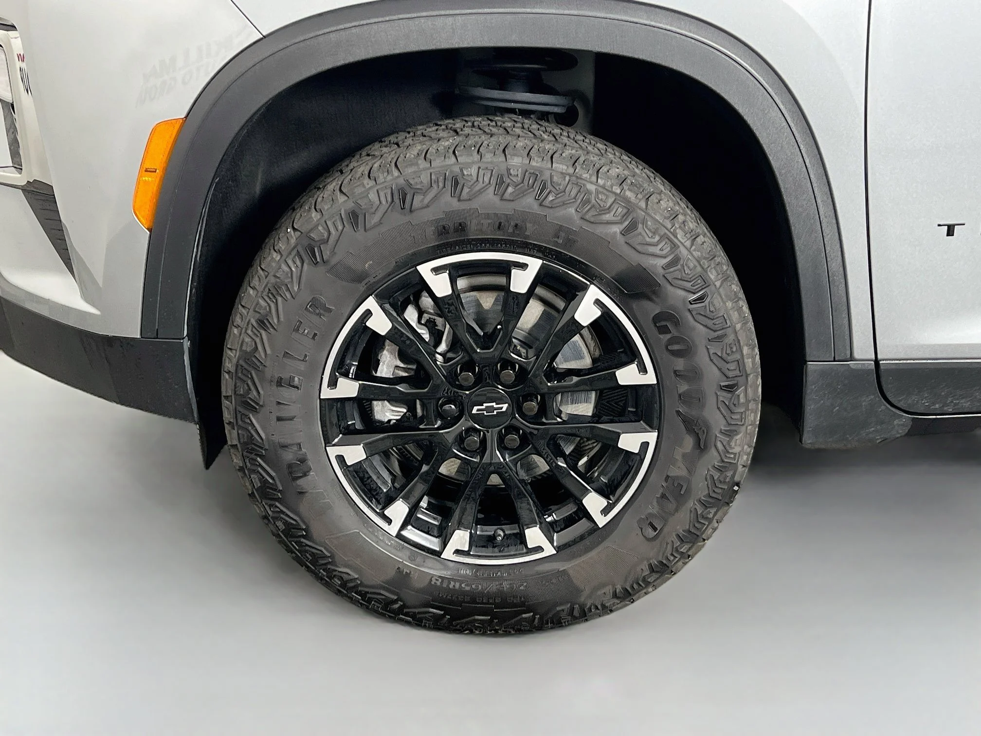 Used 2025 Sterling Gray Metallic Chevrolet AWD Z71 image 10