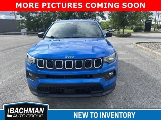 Used 2023 Laser Blue Pearlcoat Jeep Latitude Lux image 3