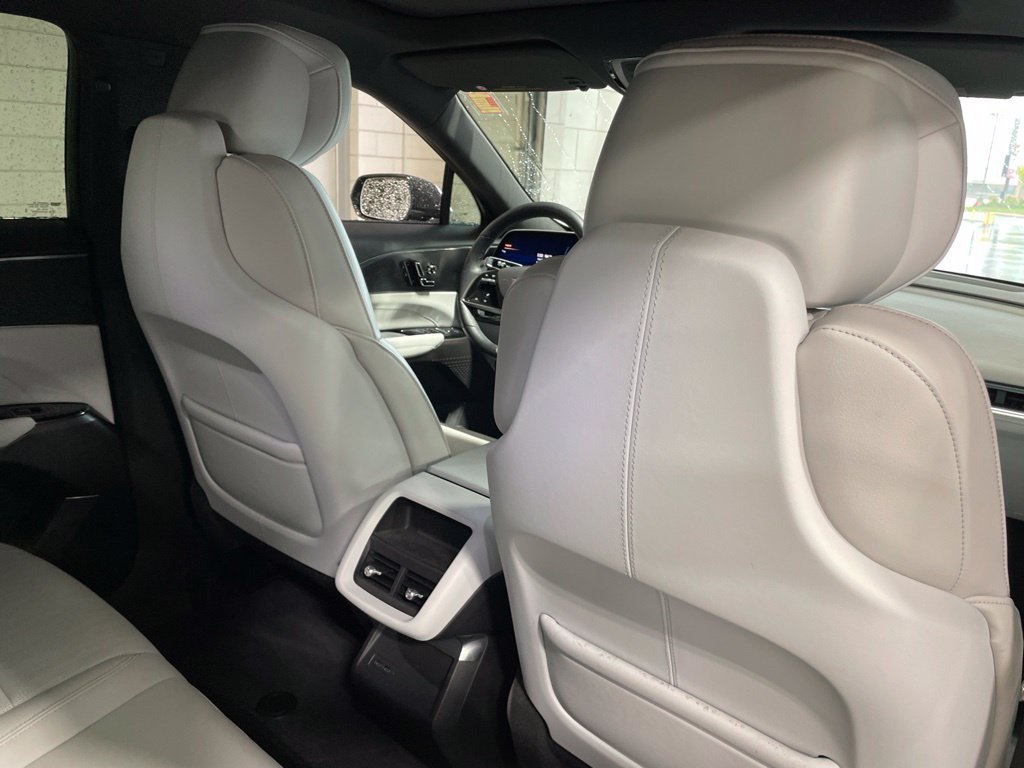 Used 2024 Silver Cadillac Luxury image 19