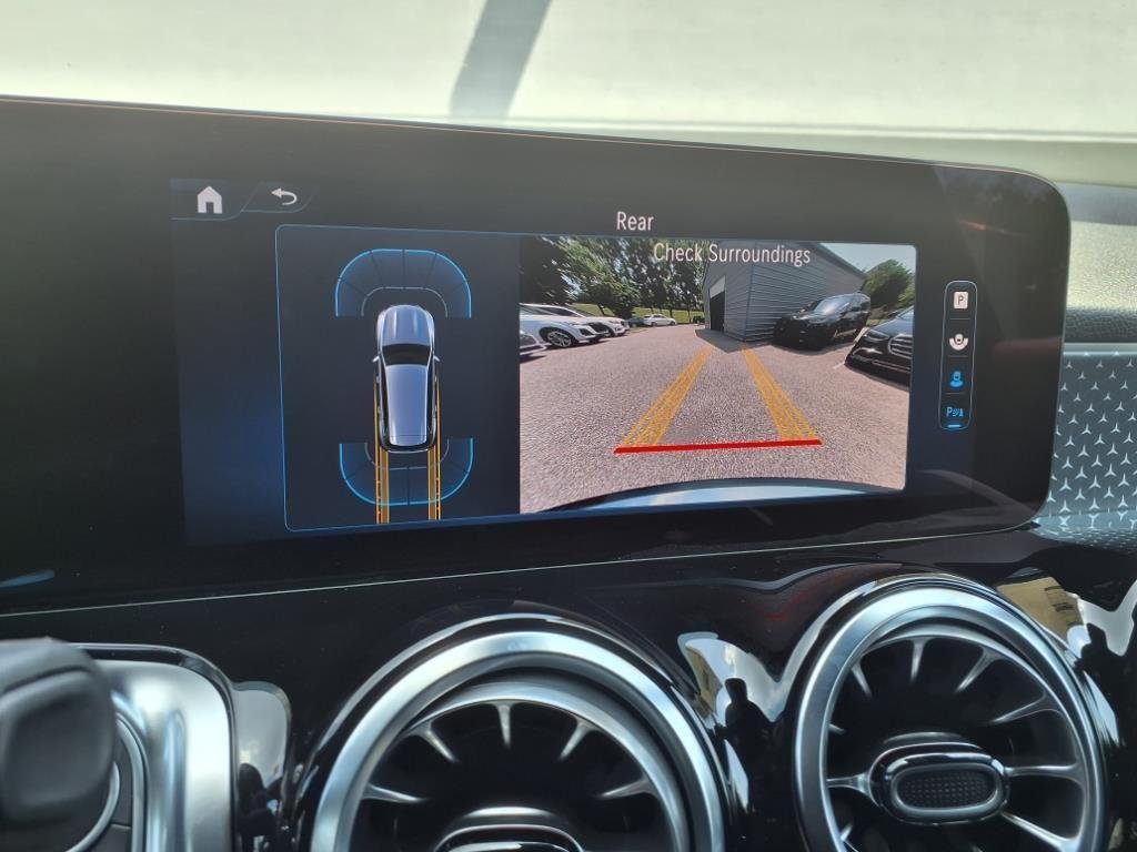 New 2025 BLACK Mercedes-Benz GLB 250 image 23