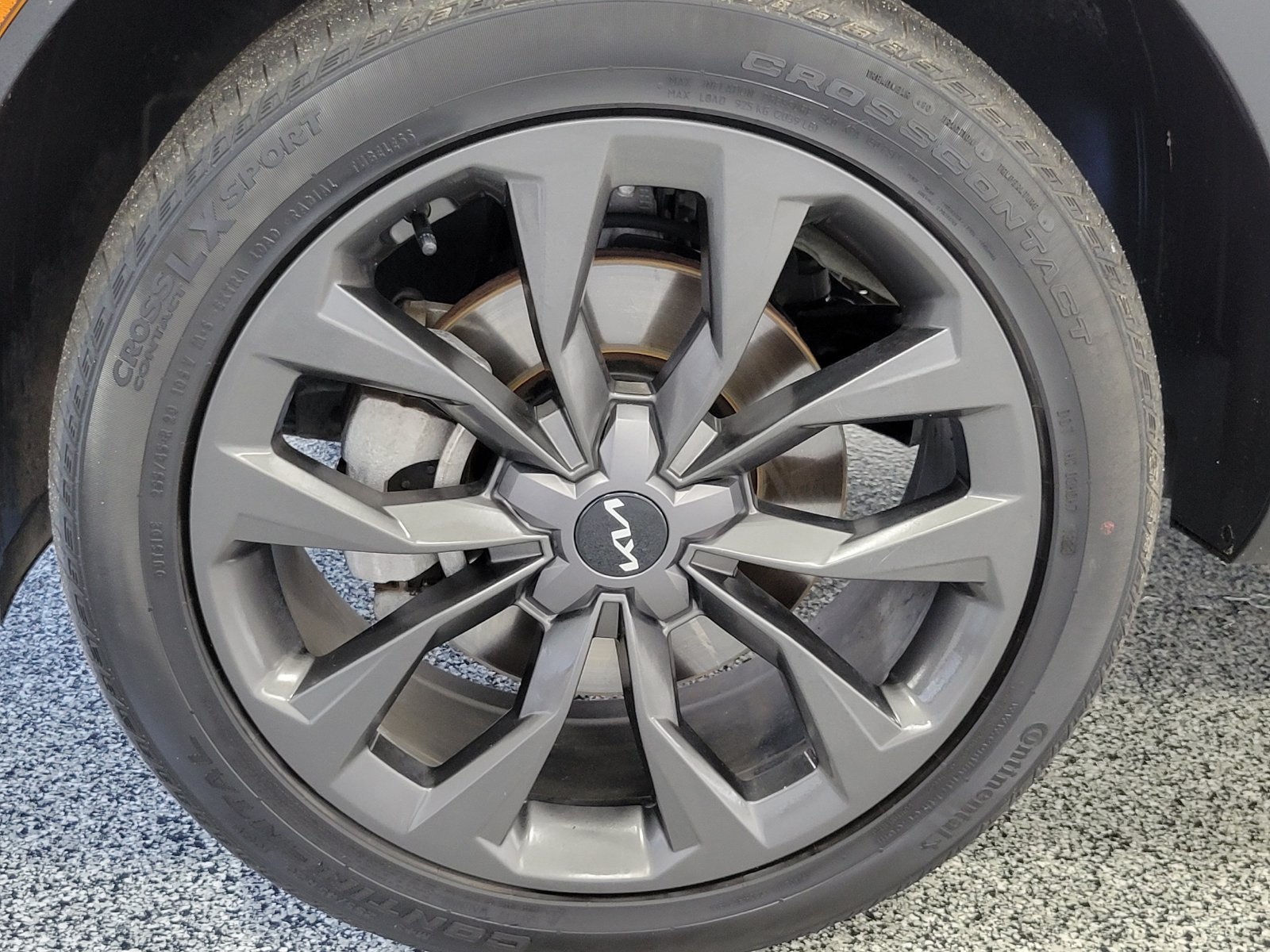 Used 2023 White Kia X-Line EX image 5