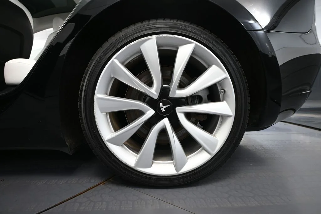 Used 2018 Black Tesla Long Range image 11