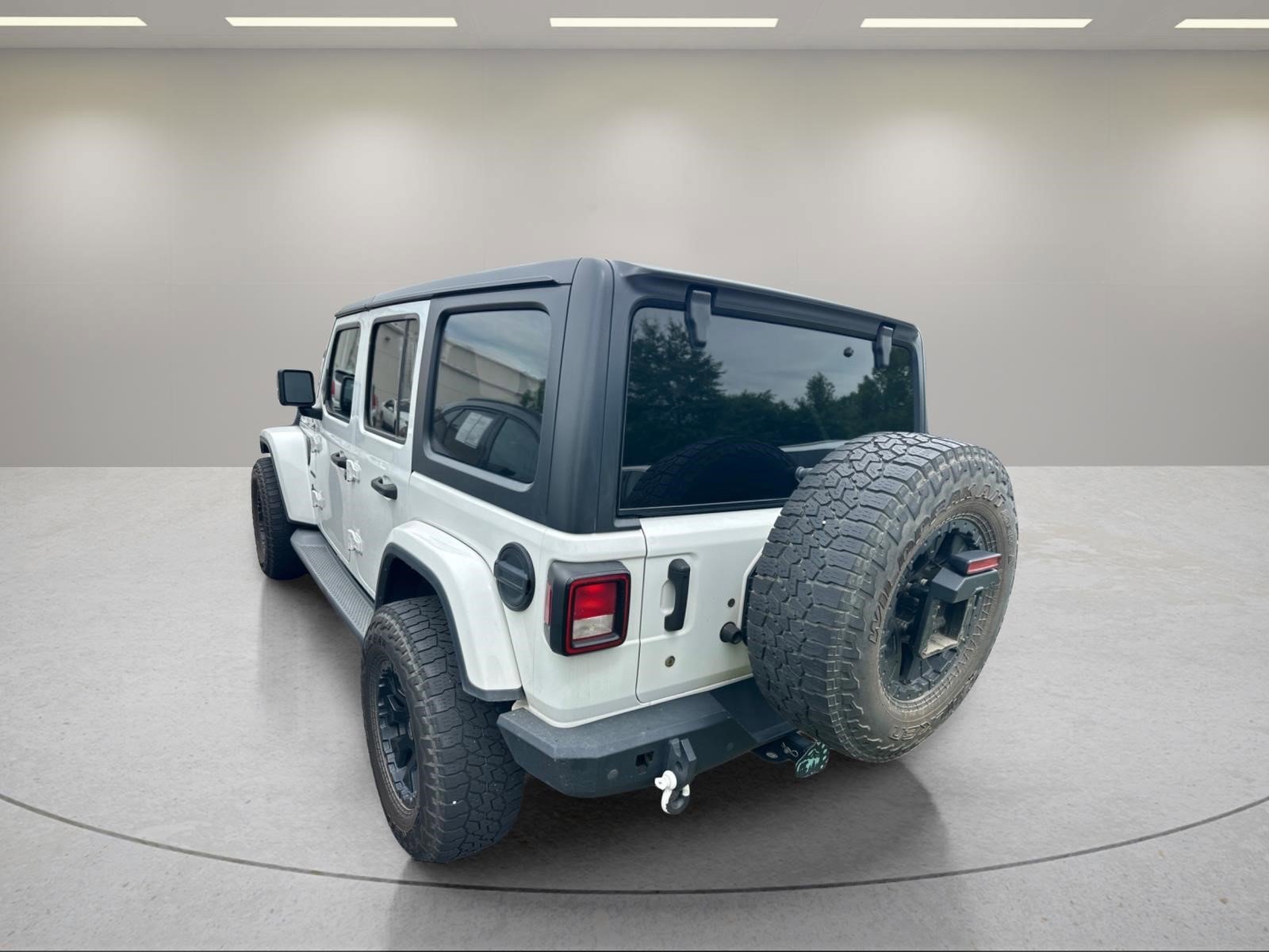 Used 2019 Bright White Clearcoat Jeep Sahara image 7