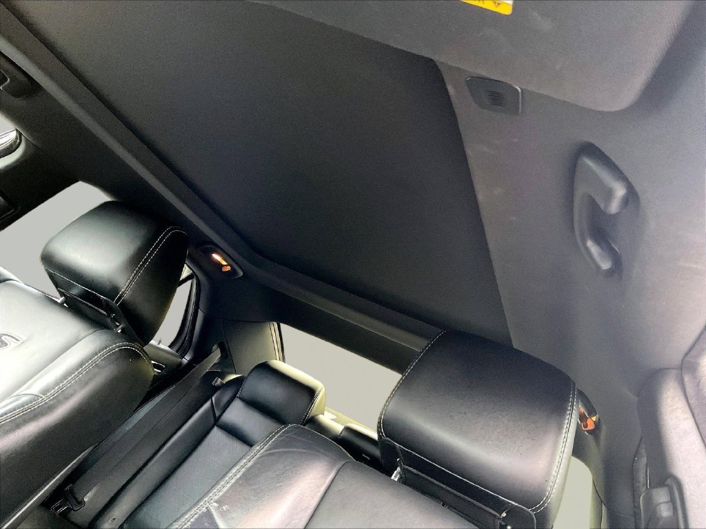 Used 2017 White Chrysler S image 7