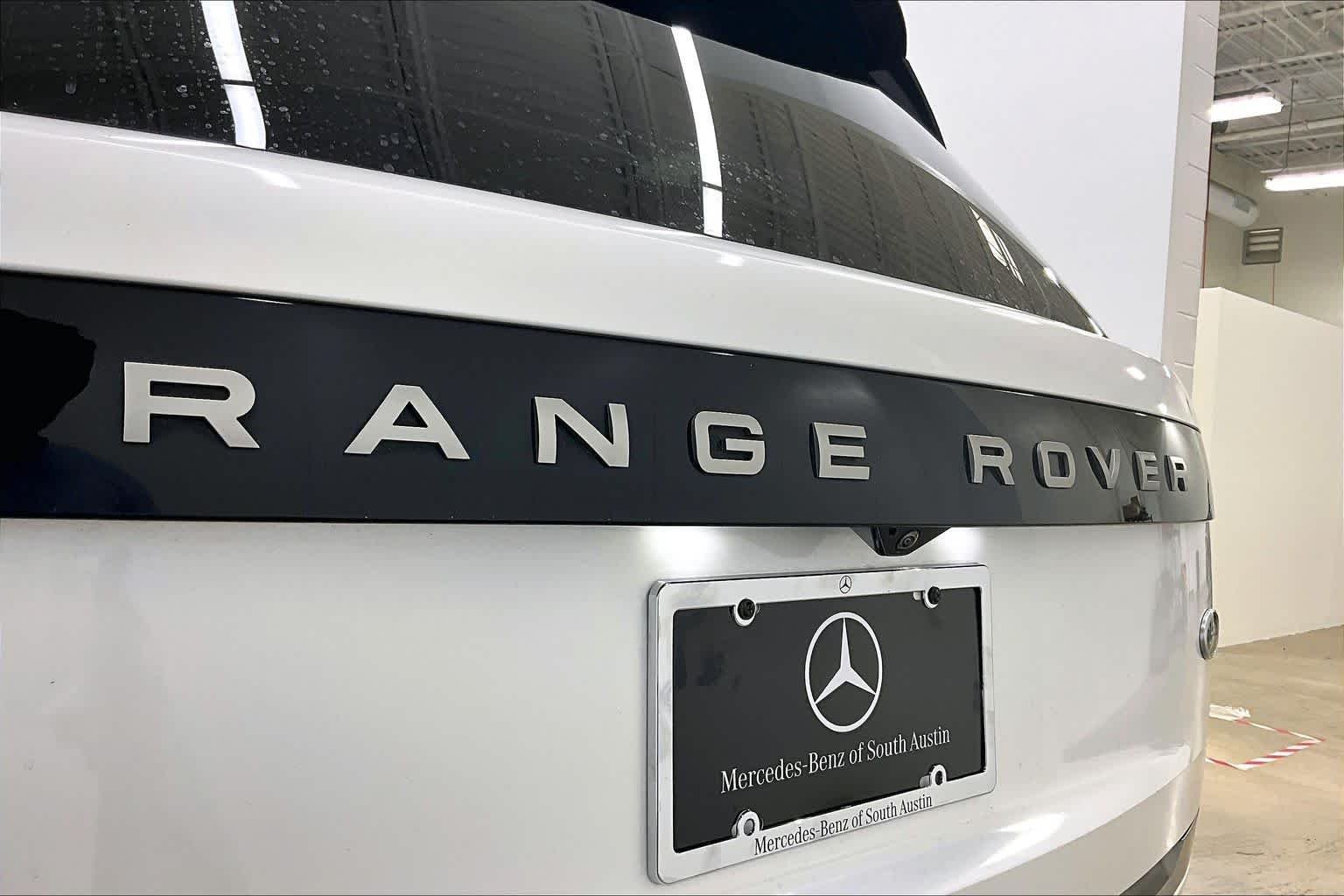 Used 2023 Icy White SV Bespoke Special Effect Gloss Land Rover SE image 10